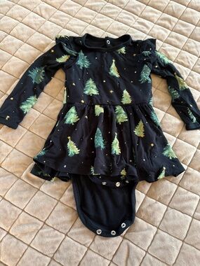 Kyte BABY Black Long Sleeve Bodysuit Dress Christmas Green Tree and Gold Star